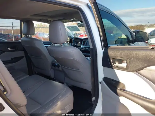 5TDJZRFH0JS909009 2018 TOYOTA HIGHLANDER - Image 8