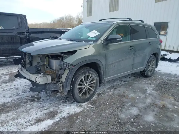 5TDJZRFH0JS910810 2018 TOYOTA HIGHLANDER - Image 2