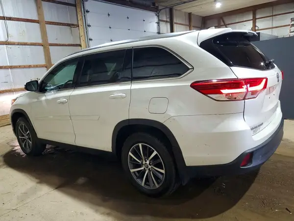 5TDJZRFH0KS563786 2019 TOYOTA HIGHLANDER - Image 2