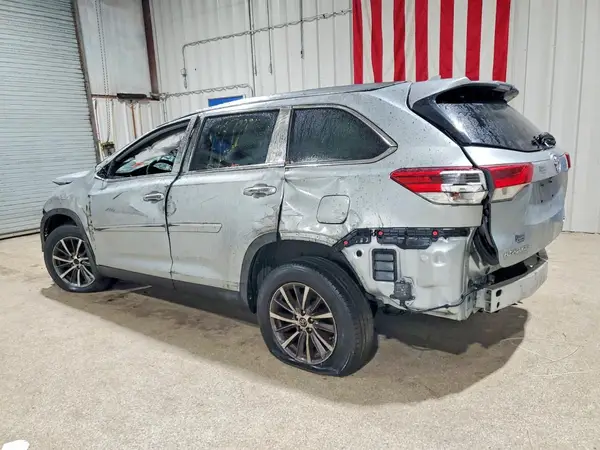 5TDJZRFH0KS563948 2019 TOYOTA HIGHLANDER - Image 2