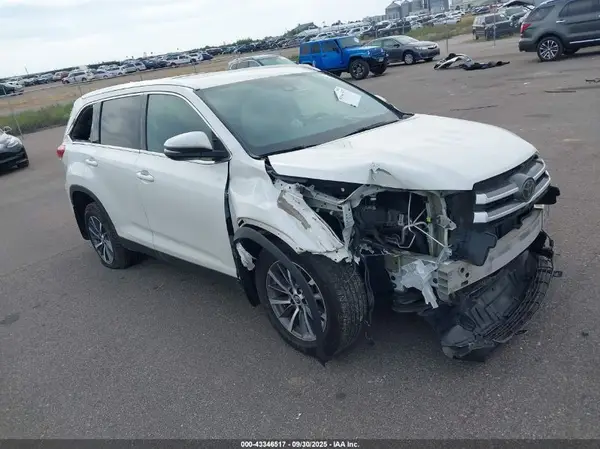 5TDJZRFH0KS564839 2019 TOYOTA HIGHLANDER - Image 1