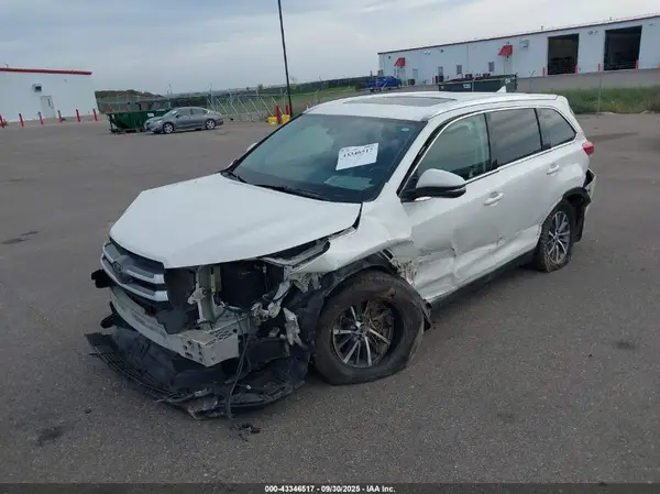 5TDJZRFH0KS564839 2019 TOYOTA HIGHLANDER - Image 2