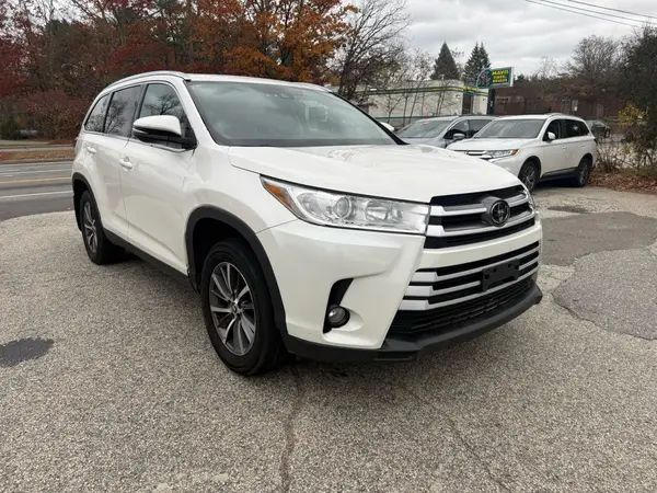 5TDJZRFH0KS566865 2019 TOYOTA HIGHLANDER - Image 2