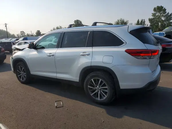 5TDJZRFH0KS574206 2019 TOYOTA HIGHLANDER - Image 2