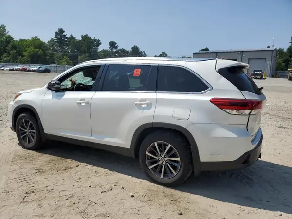 5TDJZRFH0KS574657 2019 TOYOTA HIGHLANDER - Image 2