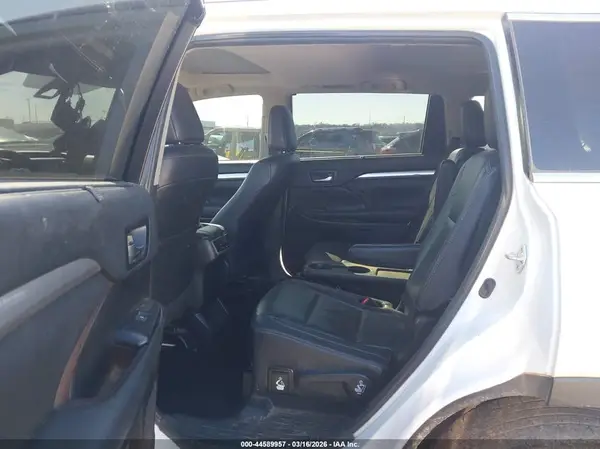 5TDJZRFH0KS575257 2019 TOYOTA HIGHLANDER - Image 8