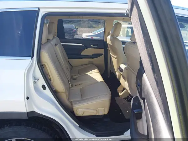 5TDJZRFH0KS576697 2019 TOYOTA HIGHLANDER - Image 8