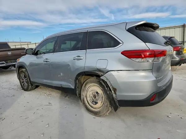 5TDJZRFH0KS578952 2019 TOYOTA HIGHLANDER - Image 2