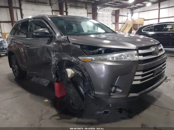 5TDJZRFH0KS579745 2019 TOYOTA HIGHLANDER - Image 1