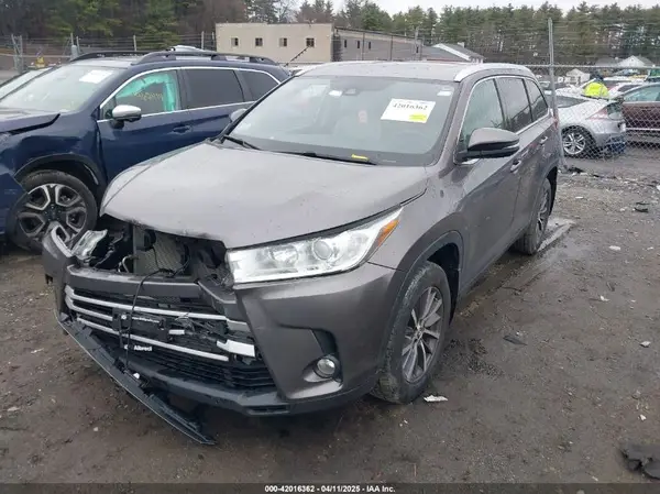 5TDJZRFH0KS584881 2019 TOYOTA HIGHLANDER - Image 2