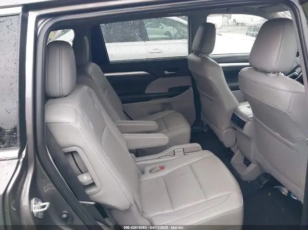 5TDJZRFH0KS584881 2019 TOYOTA HIGHLANDER - Image 8