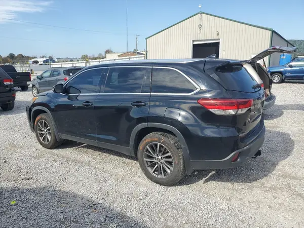 5TDJZRFH0KS584993 2019 TOYOTA HIGHLANDER - Image 2