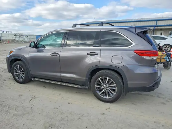 5TDJZRFH0KS585884 2019 TOYOTA HIGHLANDER - Image 2