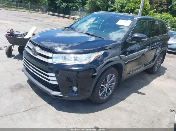 5TDJZRFH0KS585898 2019 TOYOTA HIGHLANDER - Image 2