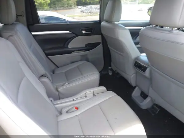 5TDJZRFH0KS585898 2019 TOYOTA HIGHLANDER - Image 8