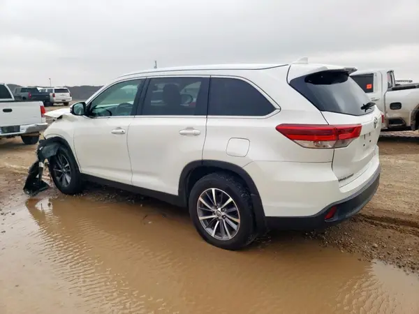 5TDJZRFH0KS586100 2019 TOYOTA HIGHLANDER - Image 2