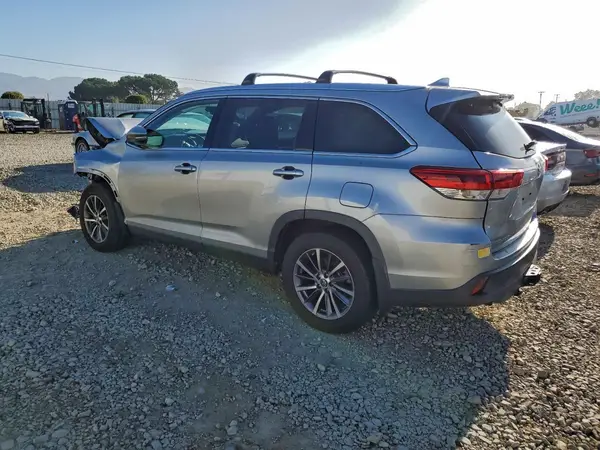 5TDJZRFH0KS587098 2019 TOYOTA HIGHLANDER - Image 2