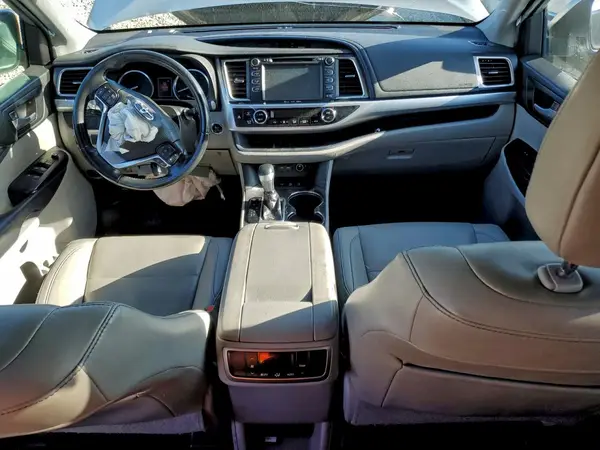 5TDJZRFH0KS587098 2019 TOYOTA HIGHLANDER - Image 8