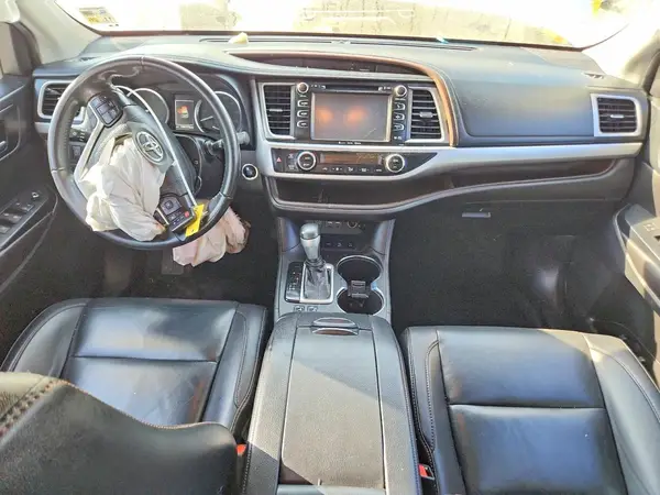 5TDJZRFH0KS587912 2019 TOYOTA HIGHLANDER - Image 8