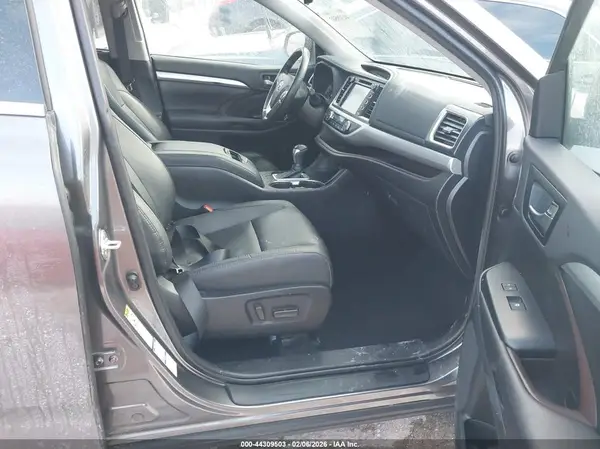5TDJZRFH0KS589658 2019 TOYOTA HIGHLANDER - Image 8