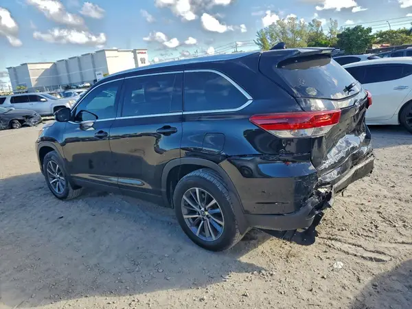 5TDJZRFH0KS590051 2019 TOYOTA HIGHLANDER - Image 2