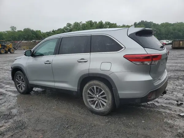 5TDJZRFH0KS591068 2019 TOYOTA HIGHLANDER - Image 2