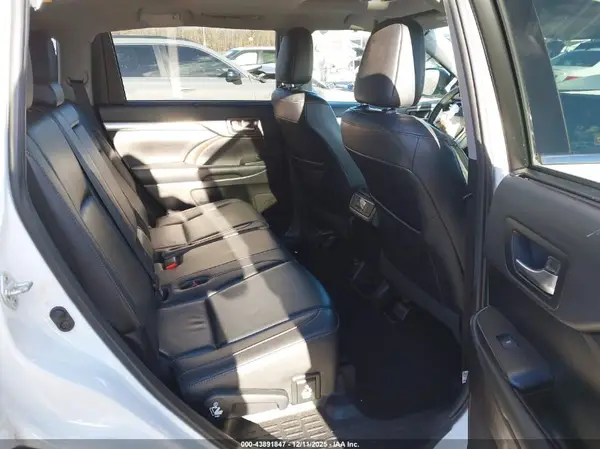 5TDJZRFH0KS592625 2019 TOYOTA HIGHLANDER - Image 8