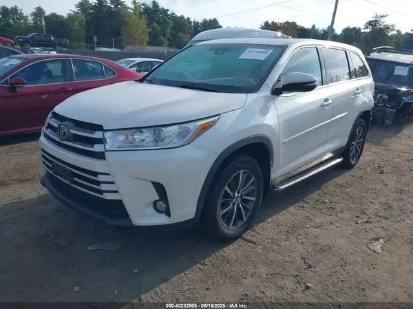 5TDJZRFH0KS592849 2019 TOYOTA HIGHLANDER - Image 2