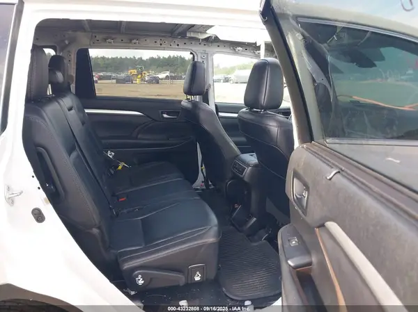 5TDJZRFH0KS592849 2019 TOYOTA HIGHLANDER - Image 8