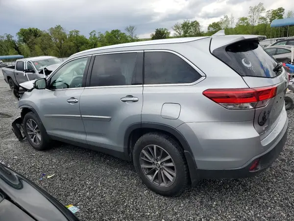 5TDJZRFH0KS593872 2019 TOYOTA HIGHLANDER - Image 2