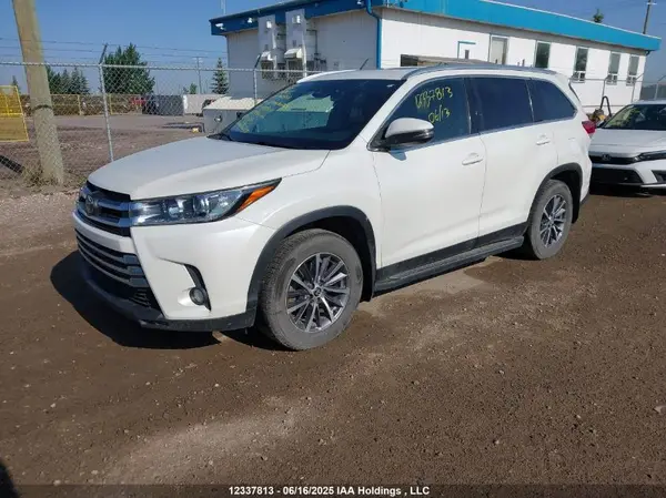 5TDJZRFH0KS595864 2019 TOYOTA HIGHLANDER - Image 2