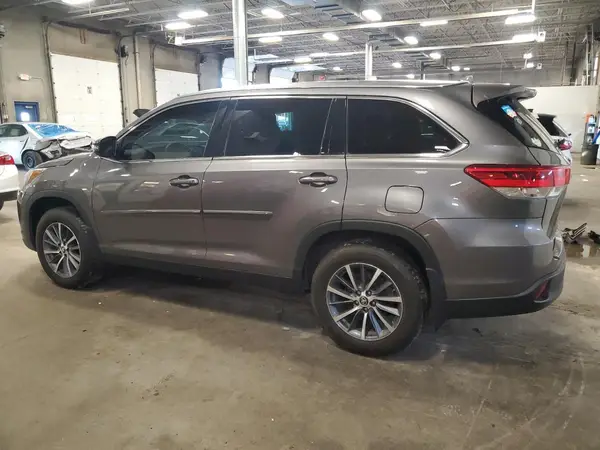 5TDJZRFH0KS598991 2019 TOYOTA HIGHLANDER - Image 2