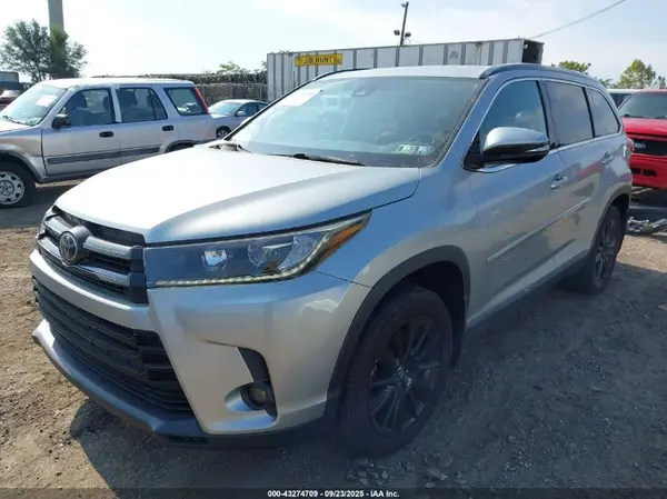 5TDJZRFH0KS599087 2019 TOYOTA HIGHLANDER - Image 2