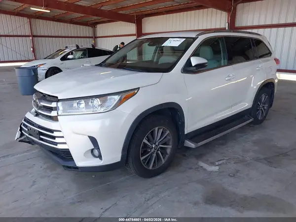 5TDJZRFH0KS605714 2019 TOYOTA HIGHLANDER - Image 2