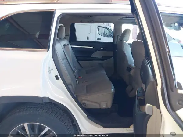 5TDJZRFH0KS605714 2019 TOYOTA HIGHLANDER - Image 8