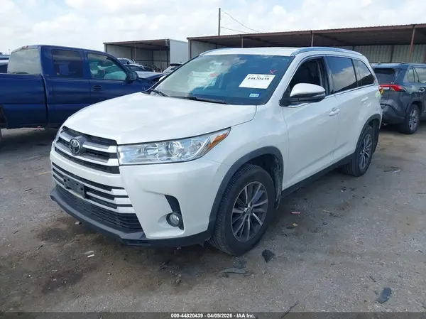 5TDJZRFH0KS606863 2019 TOYOTA HIGHLANDER - Image 2