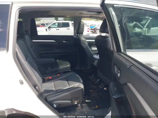 5TDJZRFH0KS606863 2019 TOYOTA HIGHLANDER - Image 8