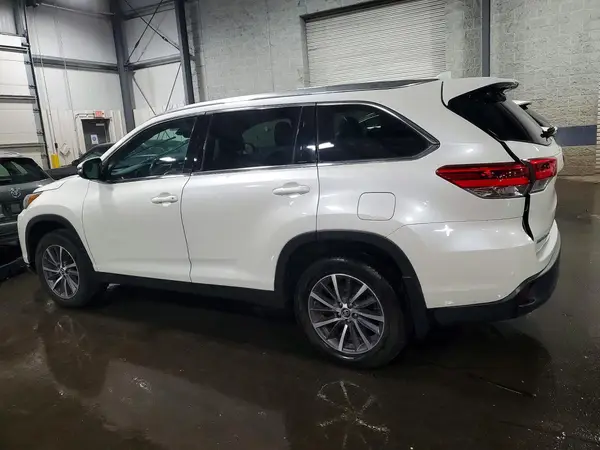 5TDJZRFH0KS607589 2019 TOYOTA HIGHLANDER - Image 2