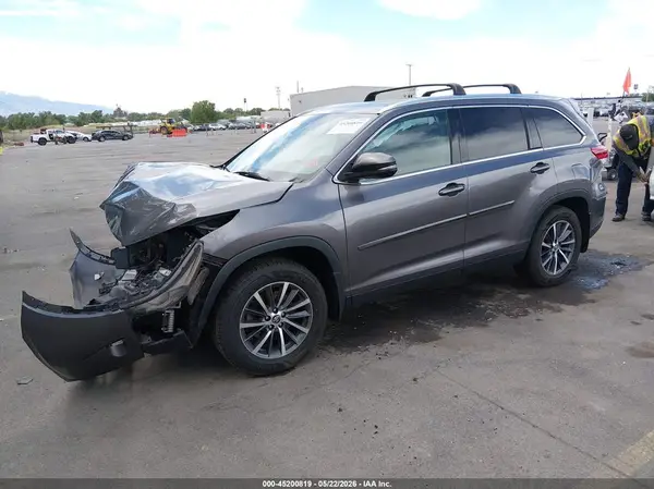 5TDJZRFH0KS611092 2019 TOYOTA HIGHLANDER - Image 2