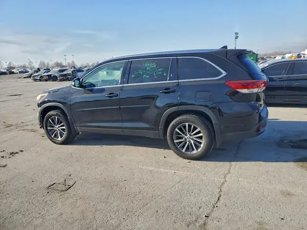 5TDJZRFH0KS615109 2019 TOYOTA HIGHLANDER - Image 2