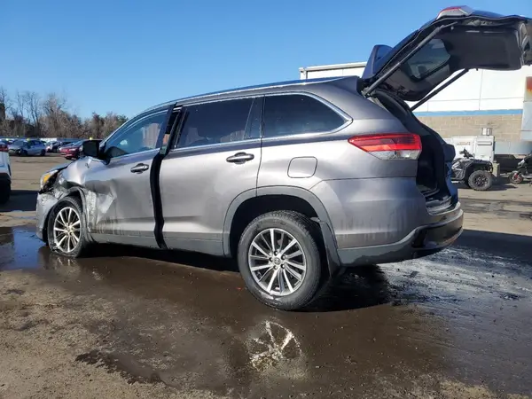 5TDJZRFH0KS616406 2019 TOYOTA HIGHLANDER - Image 2
