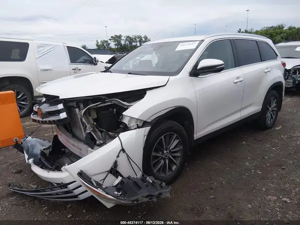 5TDJZRFH0KS619404 2019 TOYOTA HIGHLANDER - Image 2