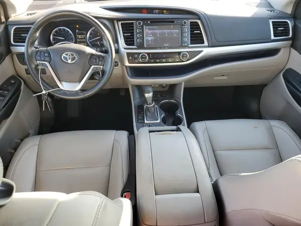 5TDJZRFH0KS619807 2019 TOYOTA HIGHLANDER - Image 8