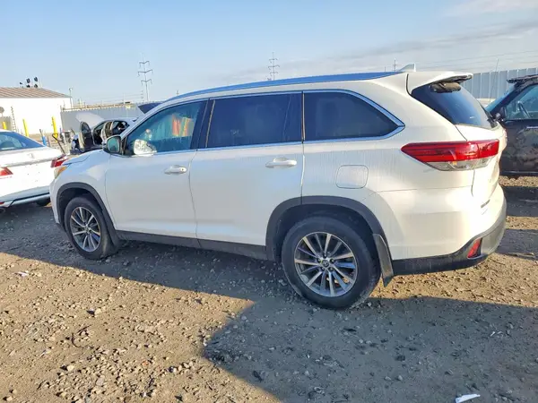 5TDJZRFH0KS619953 2019 TOYOTA HIGHLANDER - Image 2