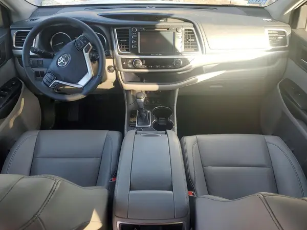 5TDJZRFH0KS621069 2019 TOYOTA HIGHLANDER - Image 8