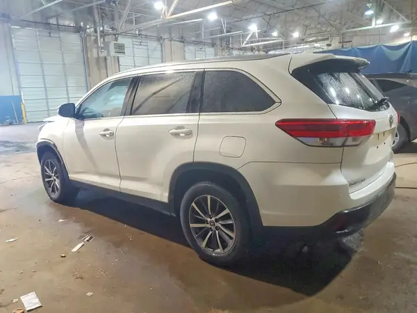 5TDJZRFH0KS621900 2019 TOYOTA HIGHLANDER - Image 2