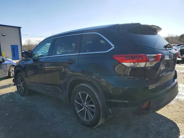 5TDJZRFH0KS621962 2019 TOYOTA HIGHLANDER - Image 2