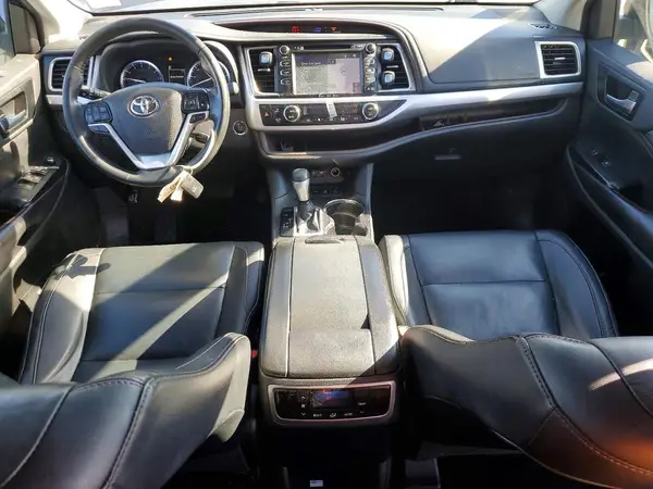 5TDJZRFH0KS621962 2019 TOYOTA HIGHLANDER - Image 8