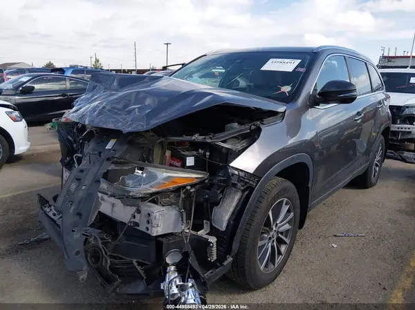5TDJZRFH0KS625140 2019 TOYOTA HIGHLANDER - Image 2
