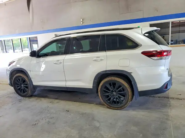 5TDJZRFH0KS628085 2019 TOYOTA HIGHLANDER - Image 2